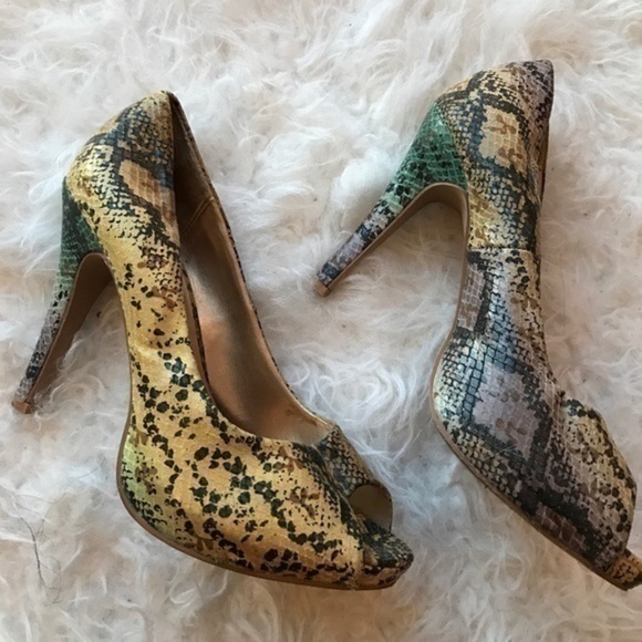 BKE Snakeskin shoes​ - Picture 1 of 3